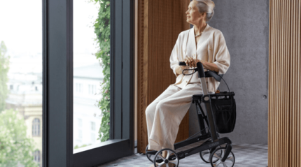 Ultra light rollator with seat - 4 wheels