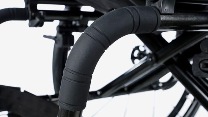 QUICKIE QS5 X 9 Younique Healthcare Q5SX Front Younique Healthcare & Mobility QUICKIE QS5 X Experience FreeFold and save over 40% energy with every fold! Introducing the QUICKIE QS5 X, the wheelchair that redefines easy folding thanks to FreeFold - an innovative cross-brace design that reduces folding forces and saves you over 40% energy with every fold! The QS5 X makes light work of lifting too, with an (optional) folding fixation that keeps your wheelchair tightly-locked to prevent any unintentional opening during transport. Weighing from just 7.3 kg (without wheels), it's the lightest aluminum box frame wheelchair too. Made from heat-treated 7000 series Aluminium, lock-out the frame and its oval-tubed 4-arm cross brace provides the ride performance to rival any rigid wheelchair. Saving not just energy, but your shoulders too.