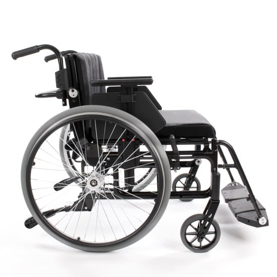 Etac Cross 5 XL Bariatric Wheelchair 2 Younique Healthcare cross5xl black sideview 1000x1000.jpg