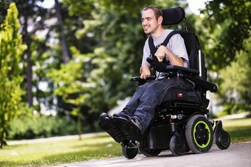 QUICKIE Q500 M Sedeo Pro Mid-Wheel Power Wheelchair 12 Younique Healthcare gallery q500 m sedeo pro lifestyle2