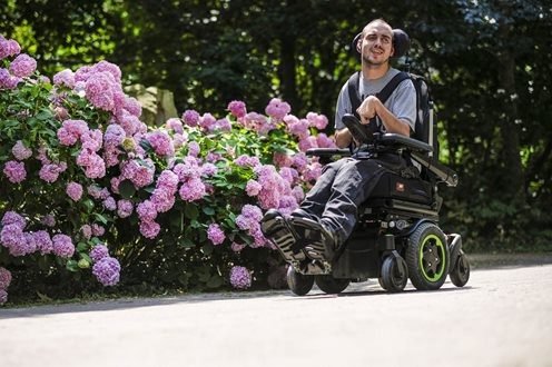 QUICKIE Q500 M Sedeo Pro Mid-Wheel Power Wheelchair 14 Younique Healthcare gallery q500 m sedeo pro lifestyle4