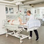 immedia satinsheet 4d molift air patient in bed carer 122.jpg